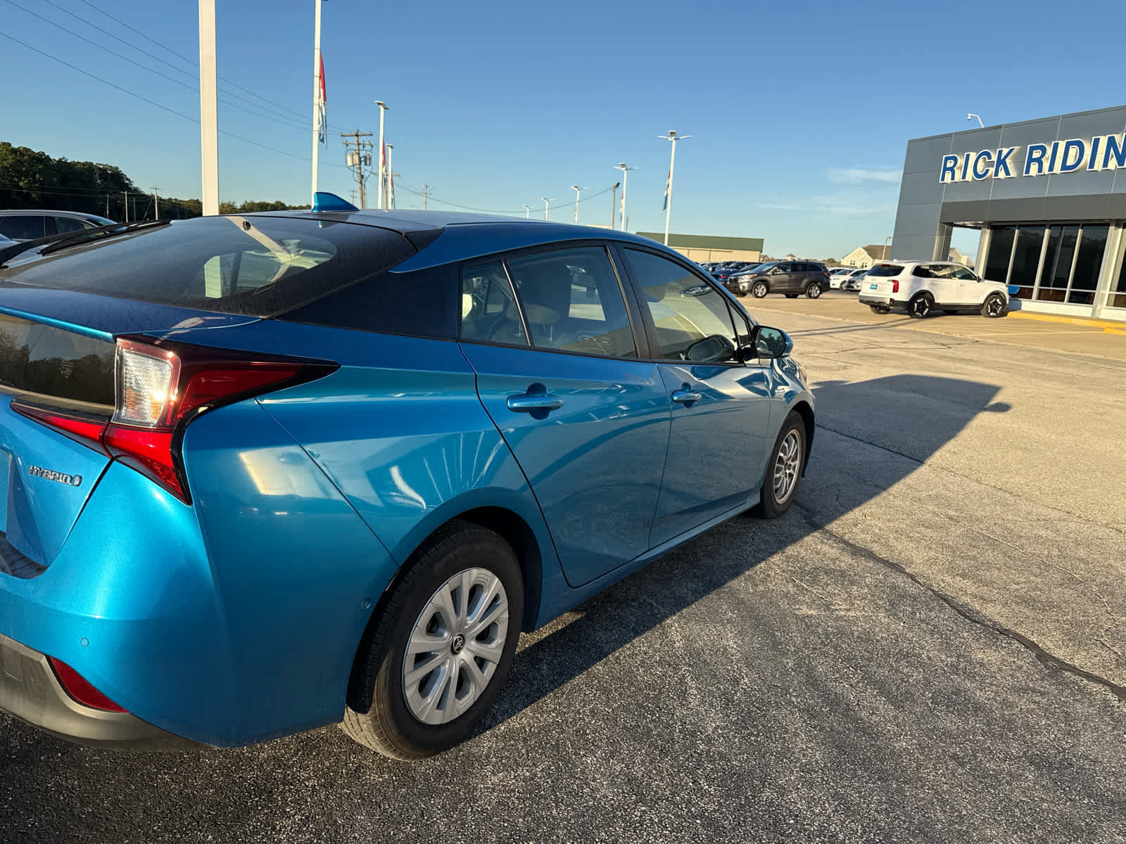 Used 2019 Toyota Prius LE FWD image 3
