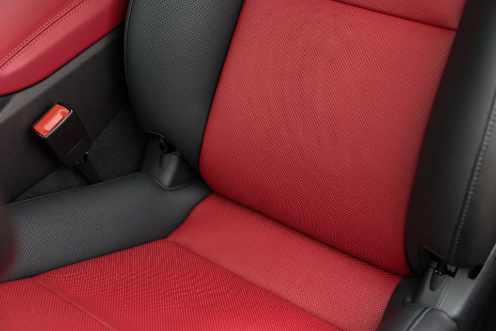 Used 2025 Porsche 718 Cayman image 31