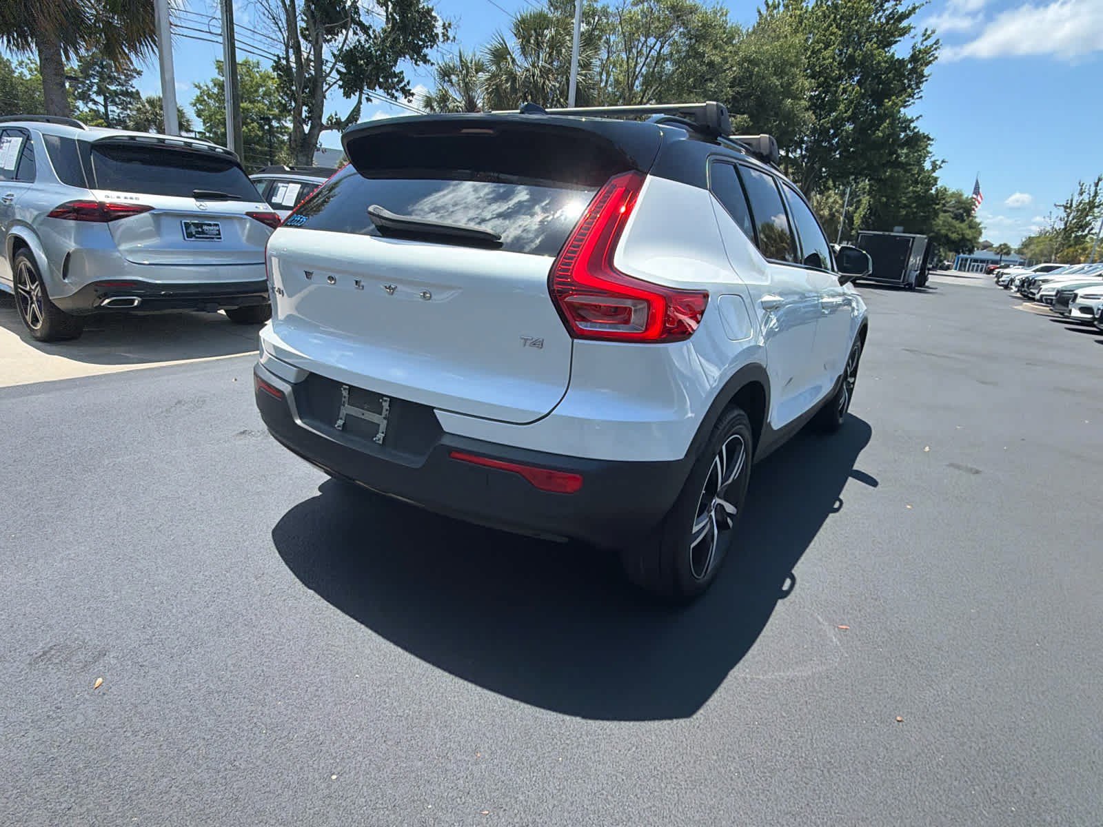 Used 2022 Volvo XC40 T4 R-Design w/ Protection Package Premier FWD image 15