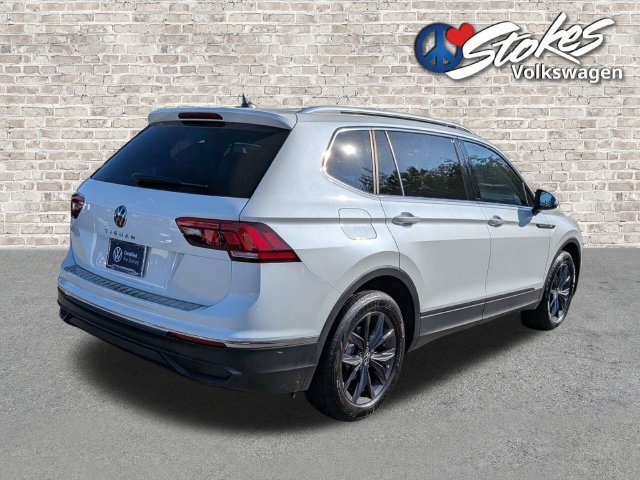Certified 2023 Volkswagen Tiguan SE w/ Panoramic Sunroof Package FWD image 4