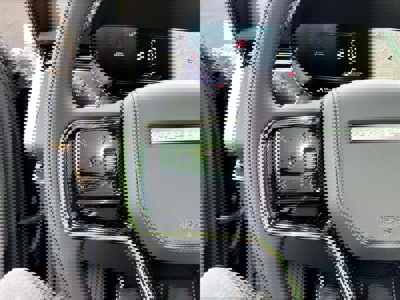 New 2025 Land Rover Range Rover Sport Dynamic SE image 17