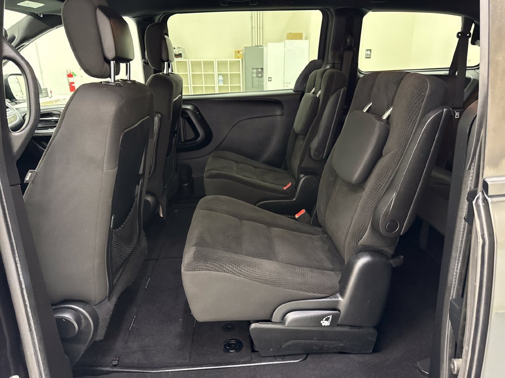 Used 2018 Dodge Grand Caravan SE FWD image 22