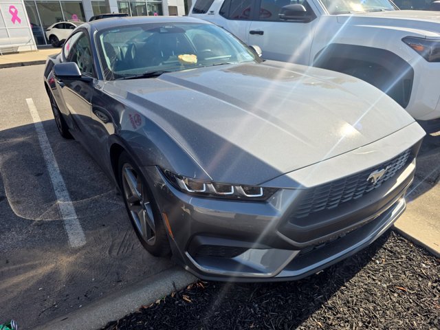 Used 2025 Ford Mustang Coupe RWD image 1