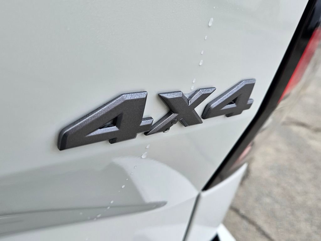 New 2026 Nissan Frontier SV w/ All-Weather Content Package image 9