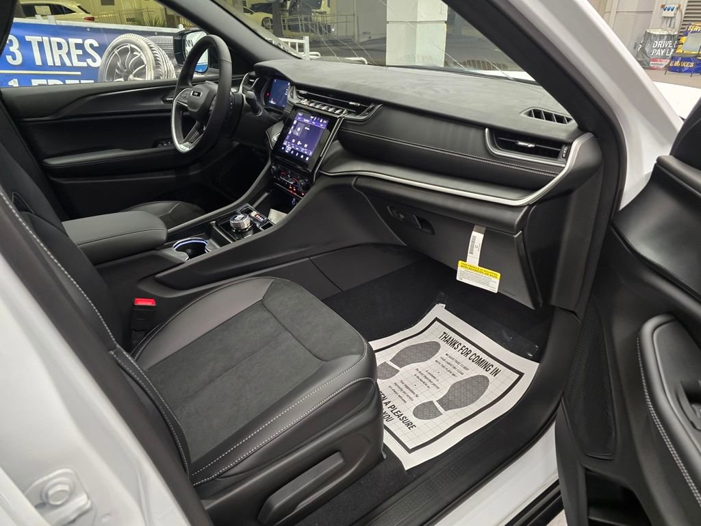 New 2025 Jeep Grand Cherokee L Altitude AWD/4WD image 31