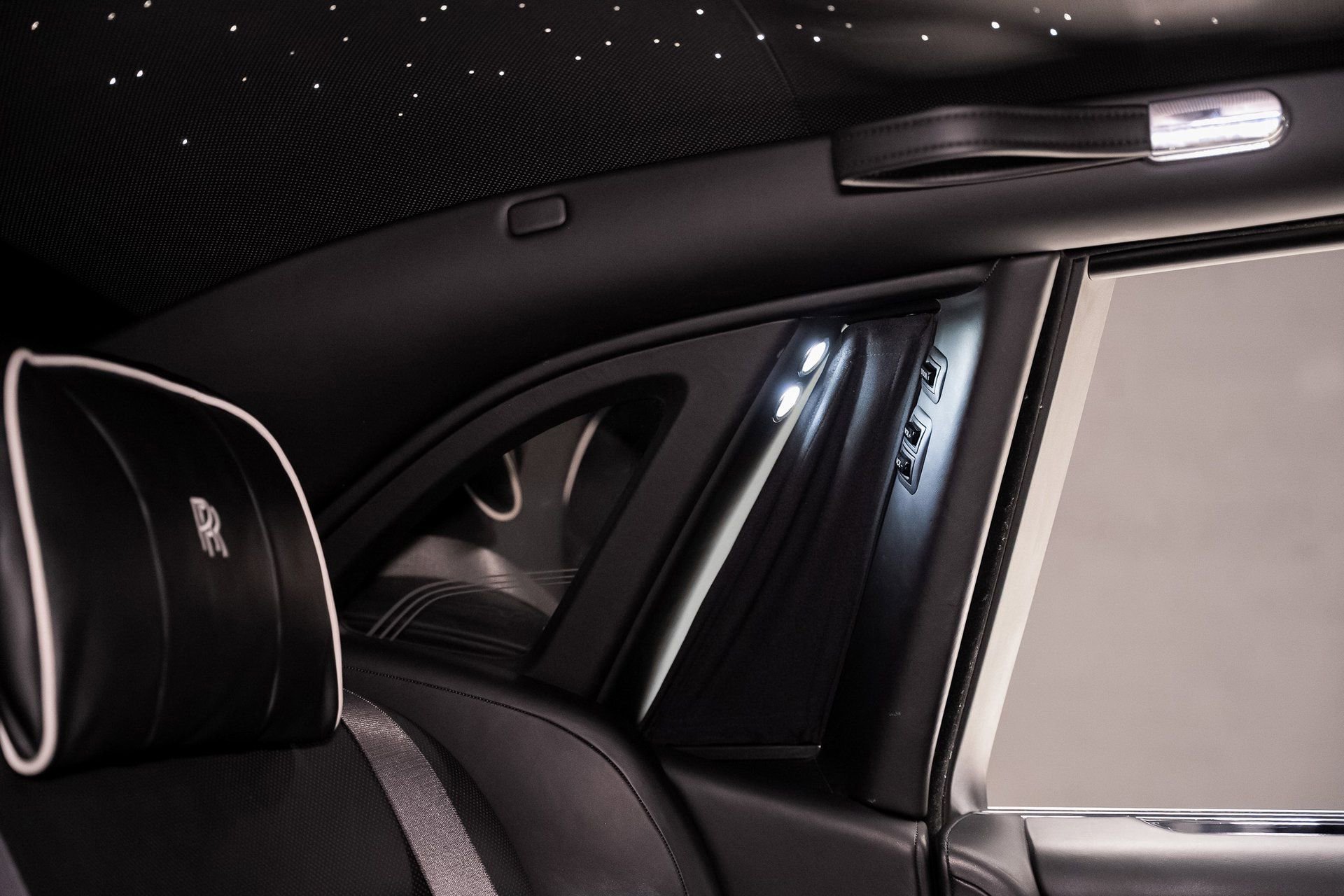 Used 2018 Rolls-Royce Phantom Sedan image 73