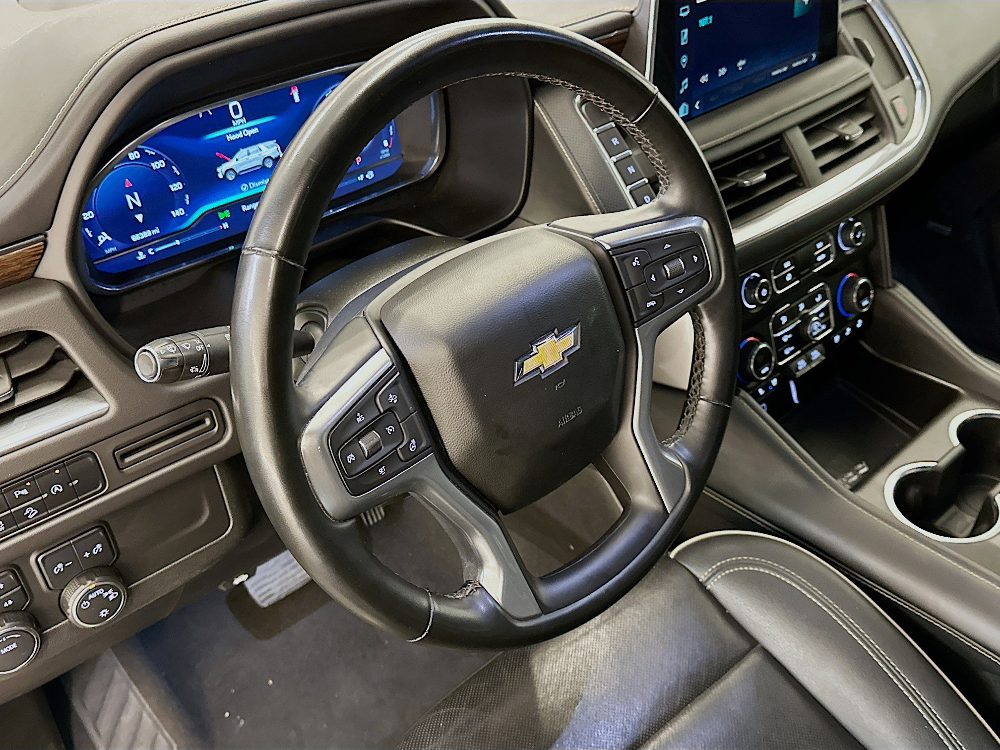 Used 2024 Chevrolet Suburban Premier image 18