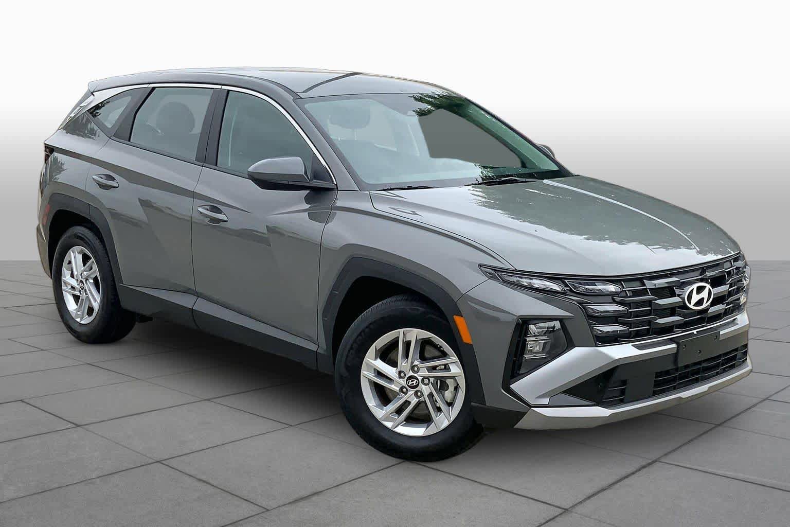 Used 2025 Hyundai Tucson SE FWD image 3