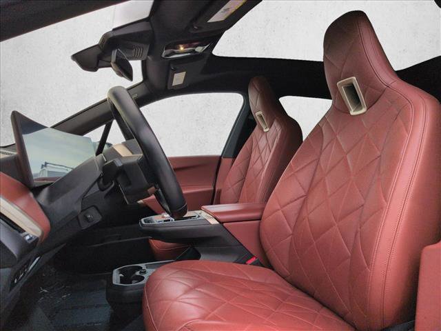 Used 2023 BMW iX xDrive50 w/ Premium Package image 16