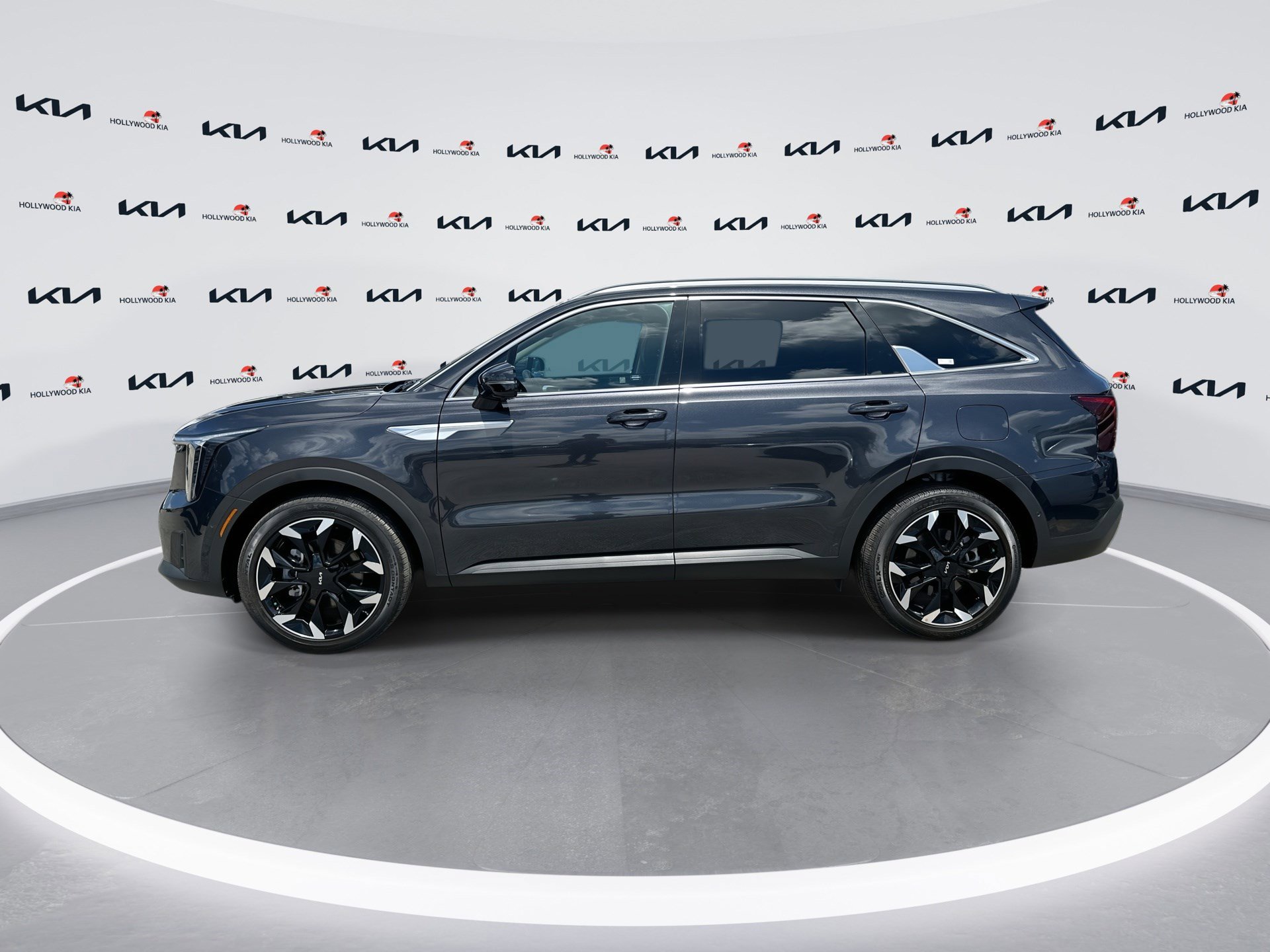 Certified 2025 Kia Sorento SX FWD image 5