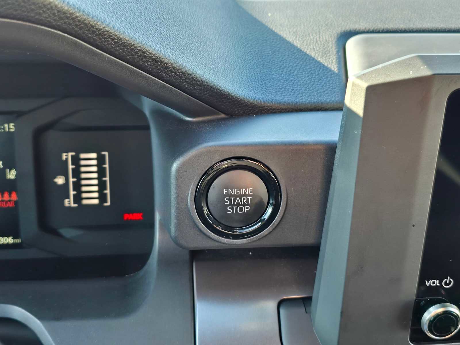 Certified 2025 Toyota Tacoma SR5 image 31