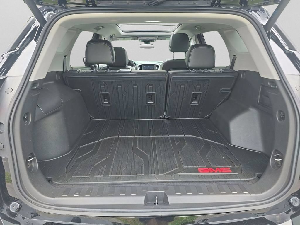 Used 2023 GMC Terrain SLT w/ Infotainment Package II AWD/4WD image 9