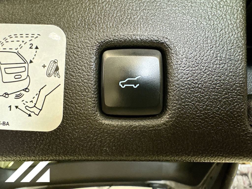 Used 2020 Ford Escape Titanium image 29