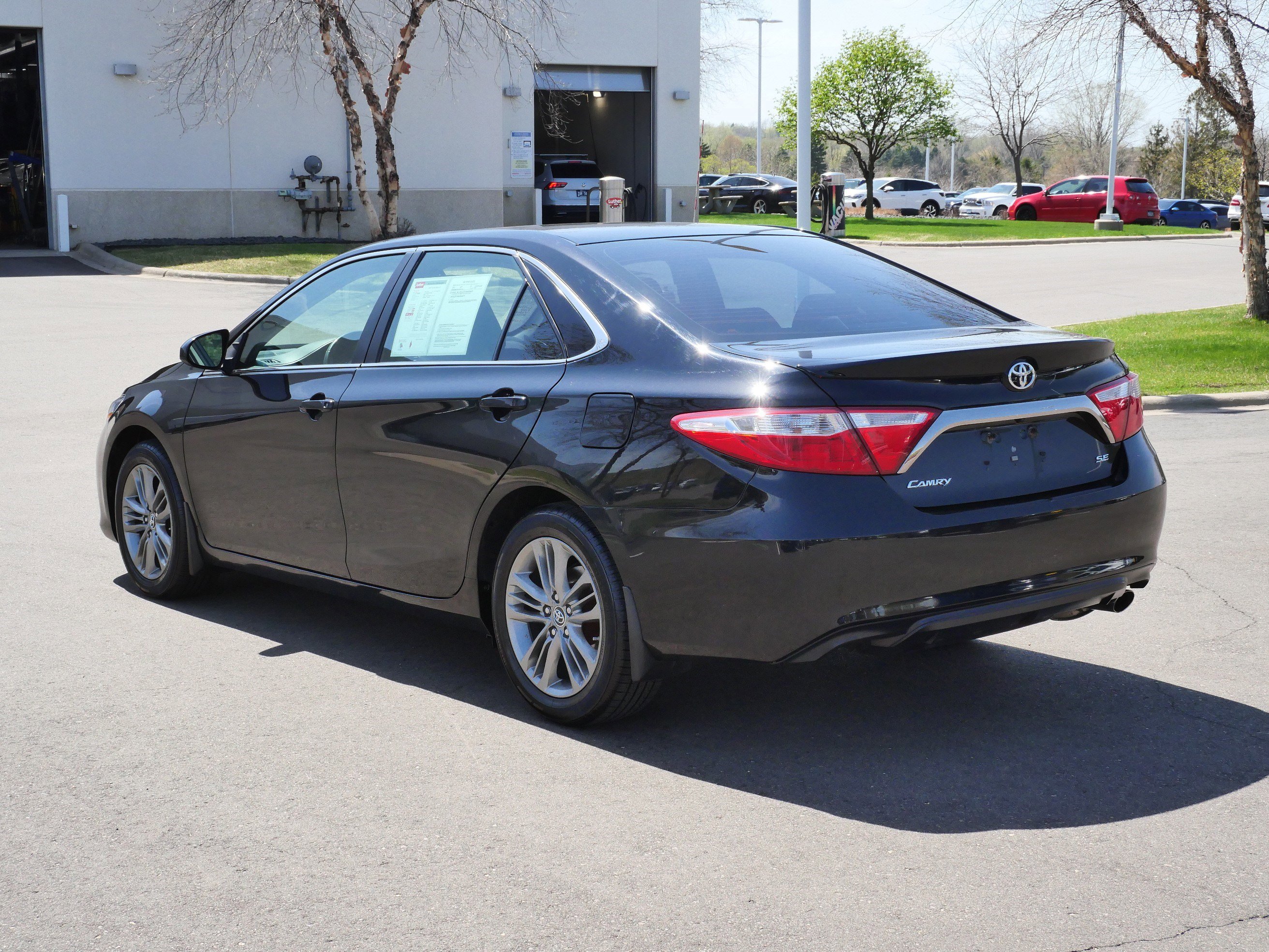 Used 2016 Toyota Camry SE FWD image 5