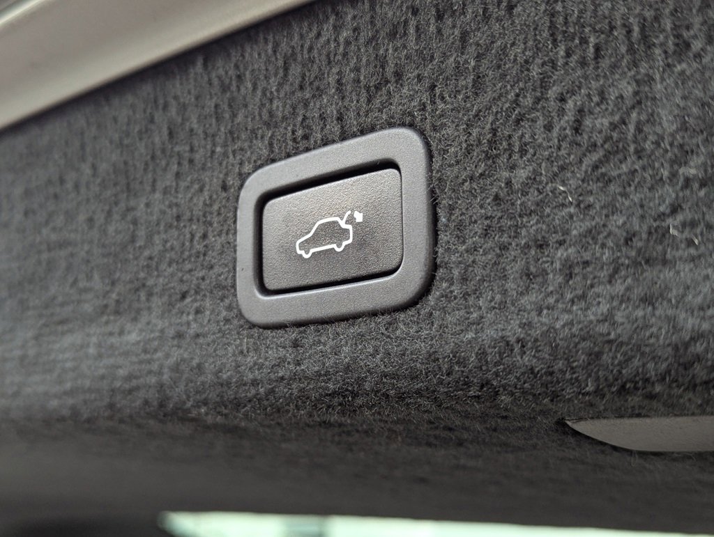 Used 2016 Volvo XC70 T5 Premier w/ Proximity Package image 29