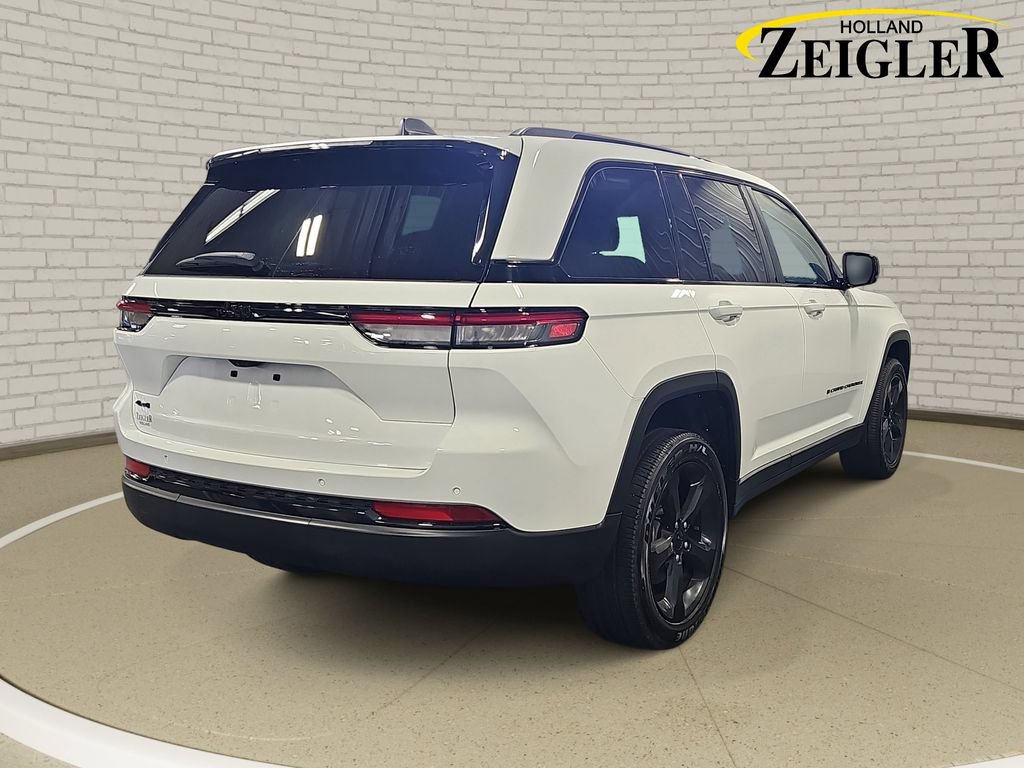 Used 2023 Jeep Grand Cherokee Altitude AWD/4WD image 5
