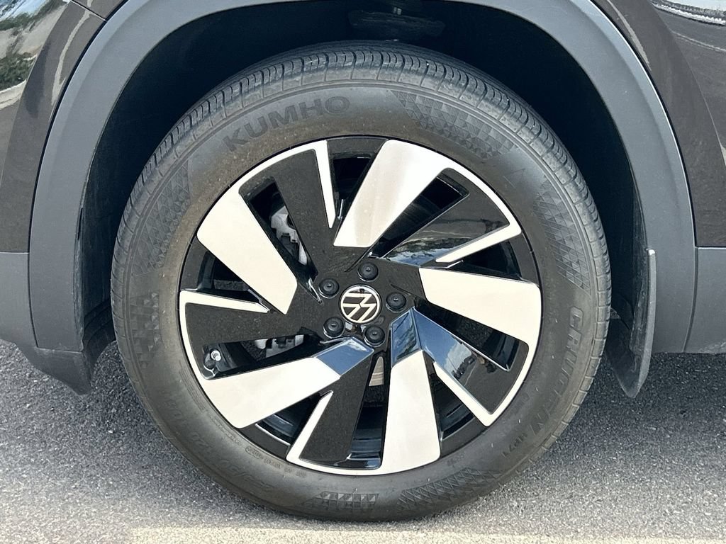 Used 2024 Volkswagen Atlas Cross Sport SE FWD image 32