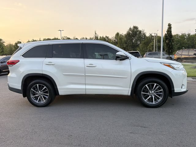 Used 2018 Toyota Highlander XLE FWD image 2