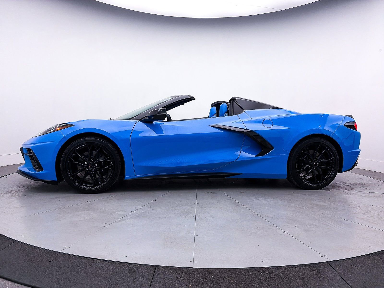 Used 2024 Chevrolet Corvette Stingray Premium Conv w/ Battery Protection Package image 39