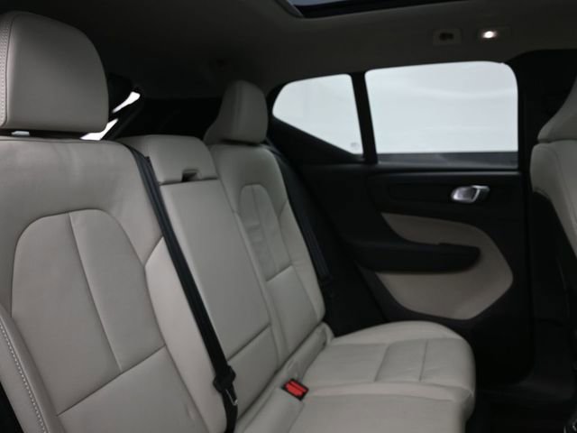 Used 2023 Volvo XC40 B5 Ultimate w/ Climate Package image 12