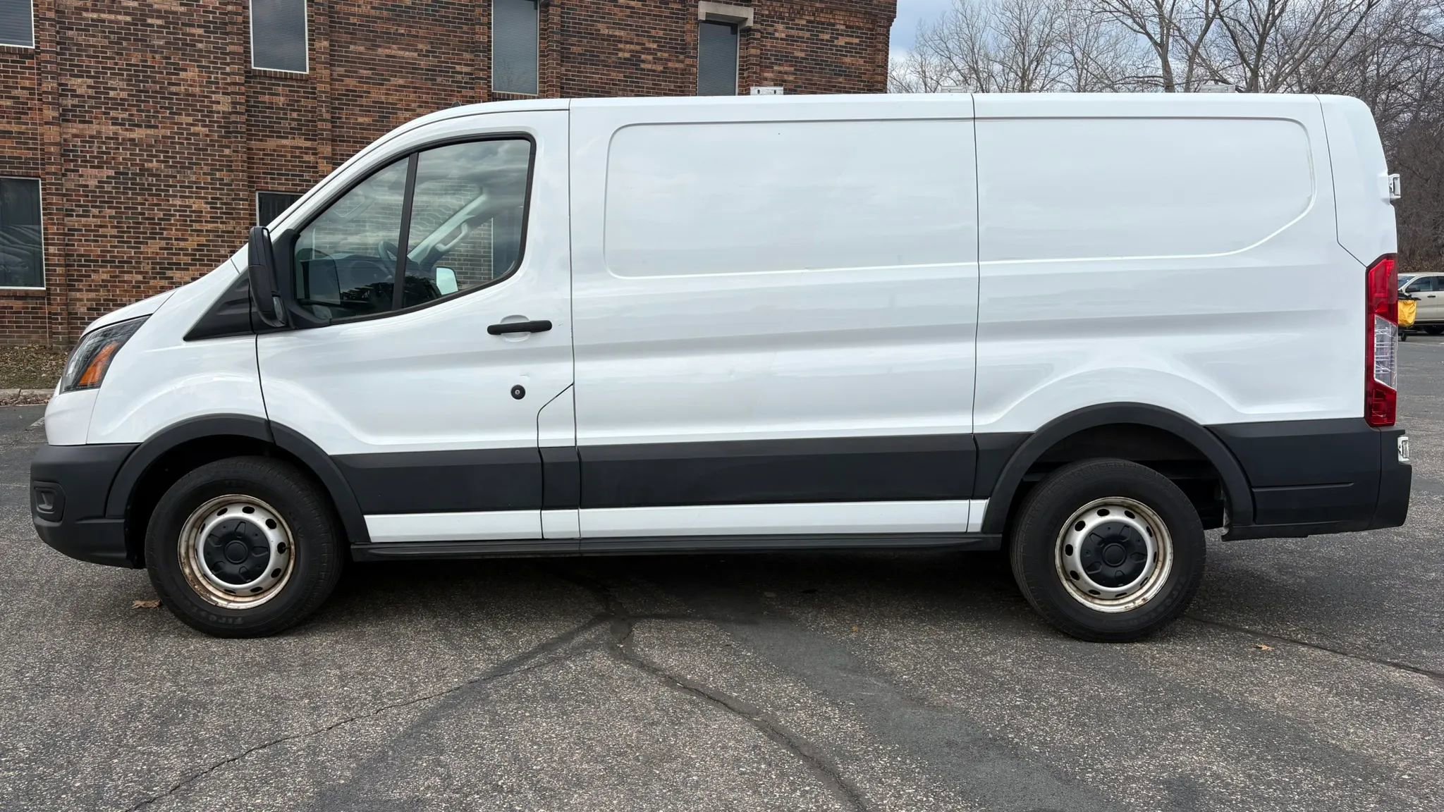 Used 2021 Ford Transit 150 Low Roof RWD image 5