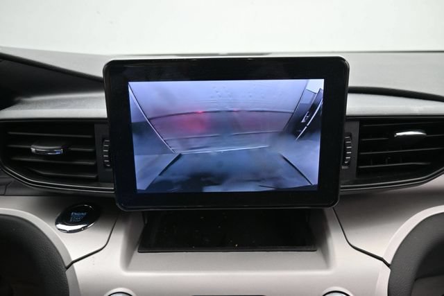 Used 2023 Ford Explorer XLT AWD/4WD image 16
