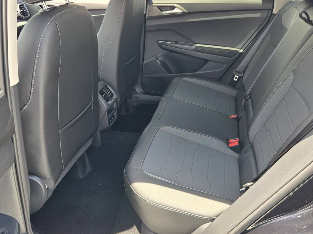New 2026 Volkswagen Taos SE FWD image 6