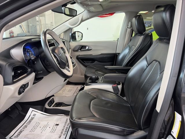 Certified 2019 Chrysler Pacifica Limited w/ Tire & Wheel Group image 12
