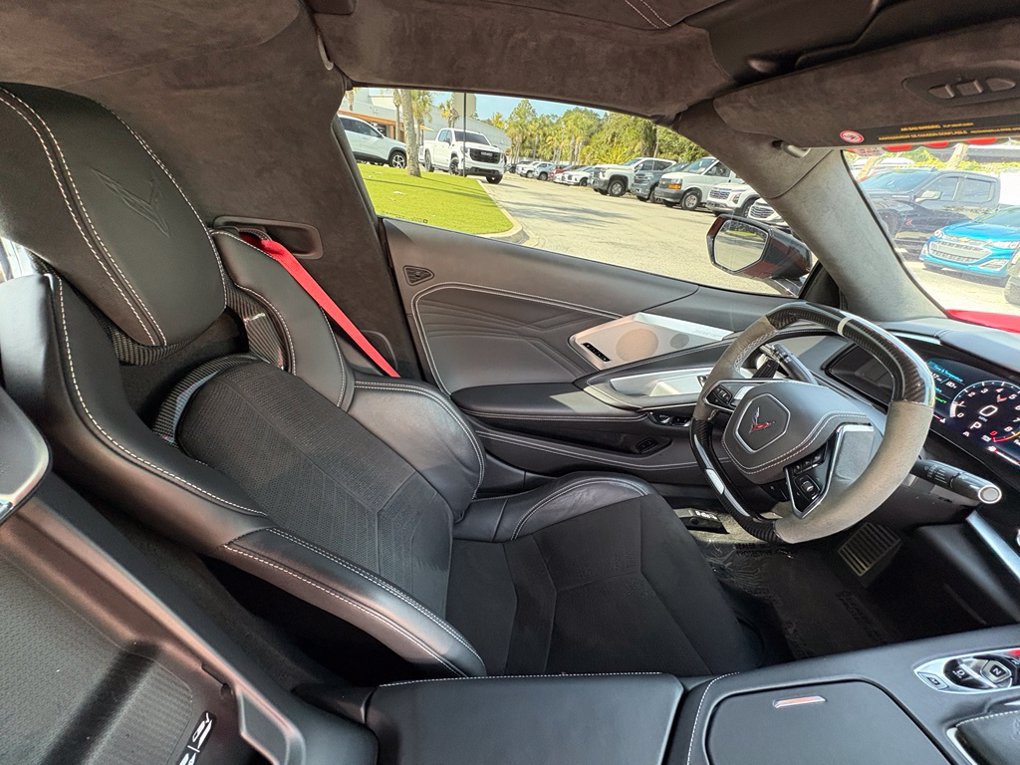 Used 2025 Chevrolet Corvette Z06 RWD image 42