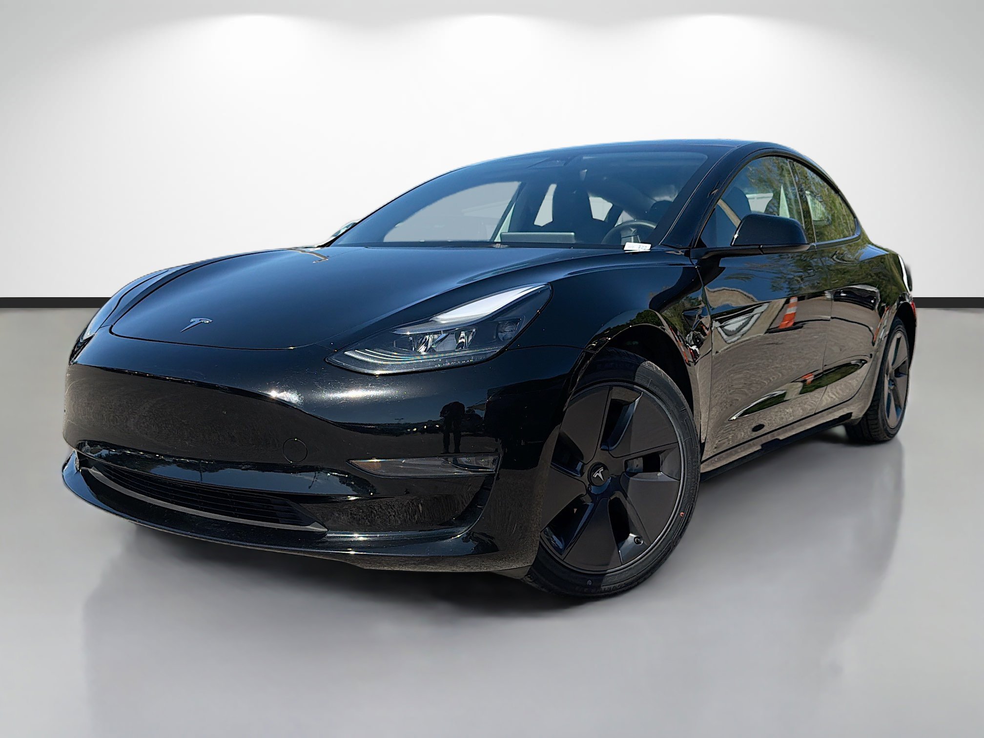 Used 2023 Tesla Model 3 Standard Range image 1
