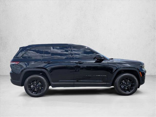 Used 2024 Jeep Grand Cherokee Altitude AWD/4WD image 4