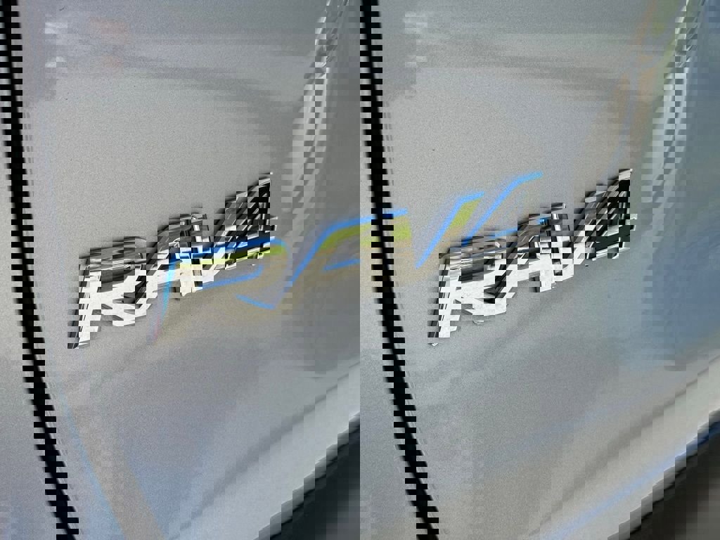 Used 2021 Toyota RAV4 Limited image 17