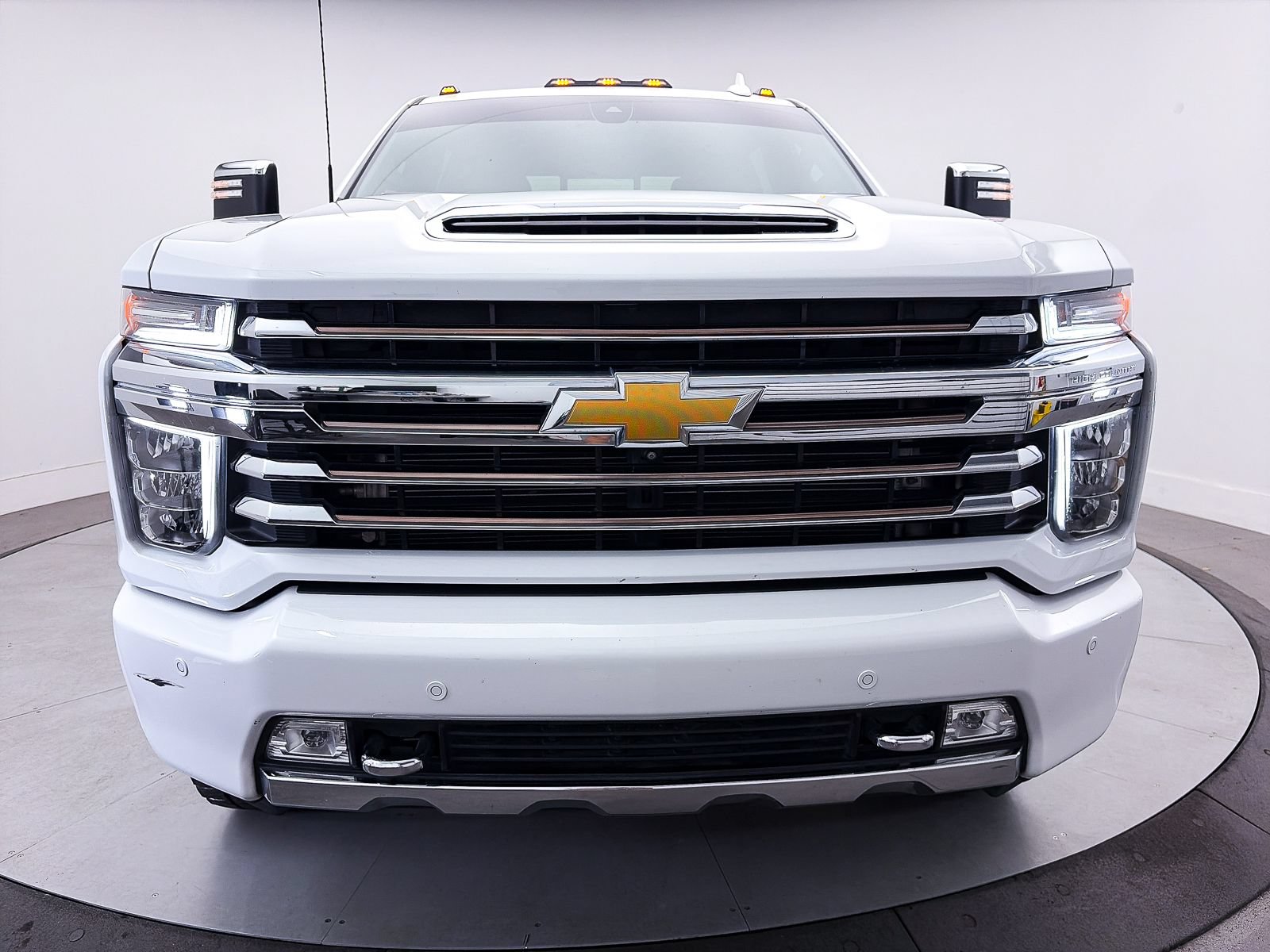 Used 2022 Chevrolet Silverado 3500 High Country w/ Safety Package II AWD/4WD image 16