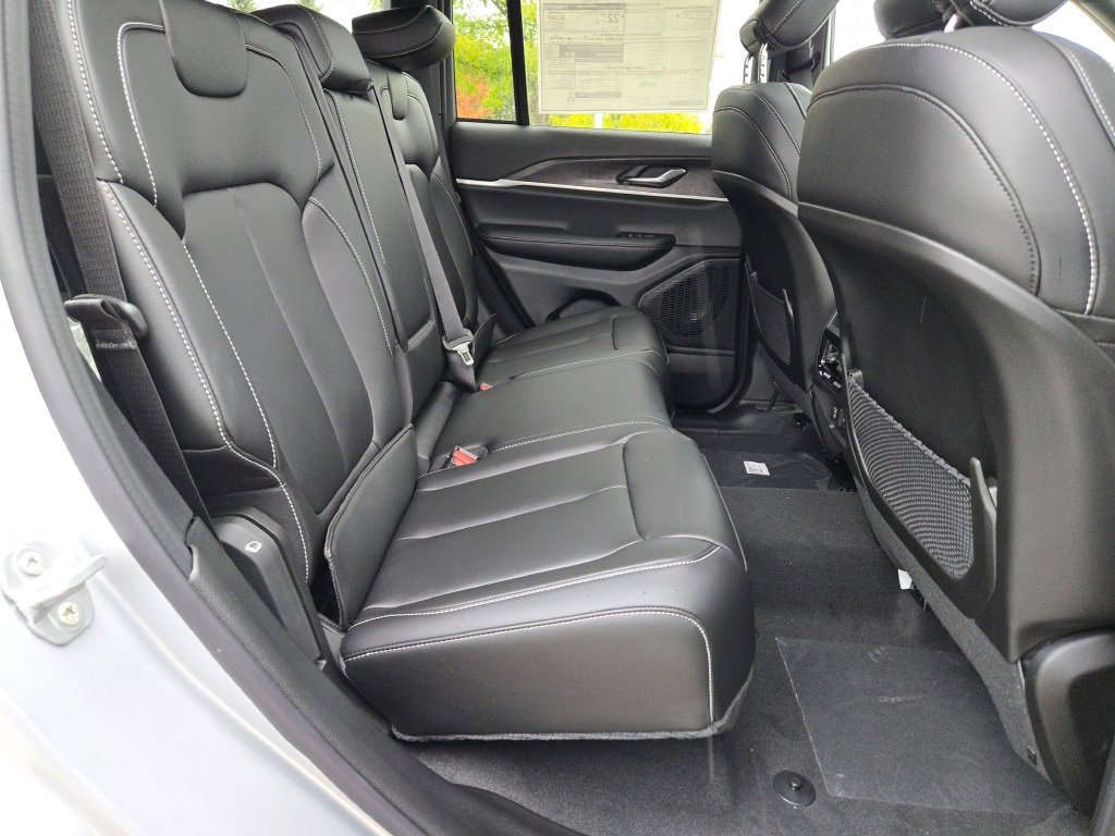 New 2025 Jeep Grand Cherokee Limited w/ MOPAR Finishing Package image 10