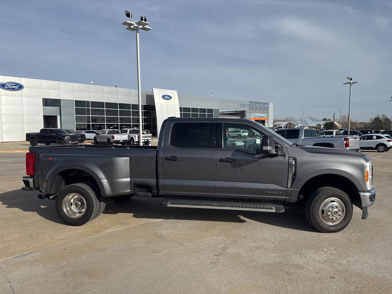 Used 2023 Ford F350 XLT image 4