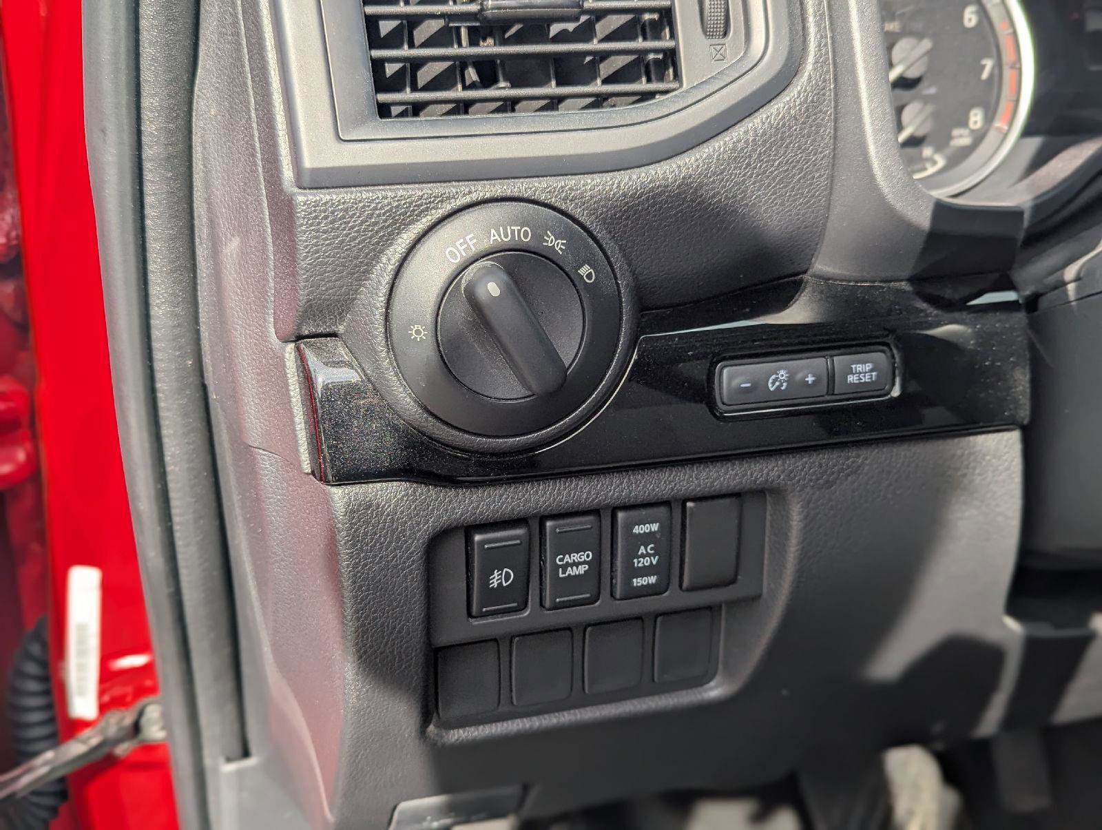 Used 2024 Nissan Titan SV w/ SV Utility Package image 19