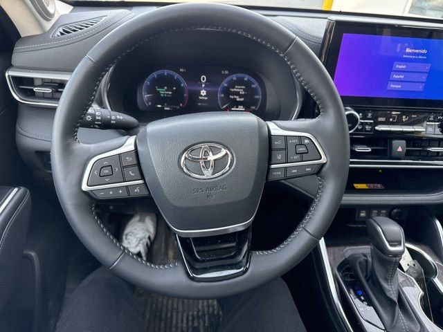 Used 2025 Toyota Highlander Platinum image 14