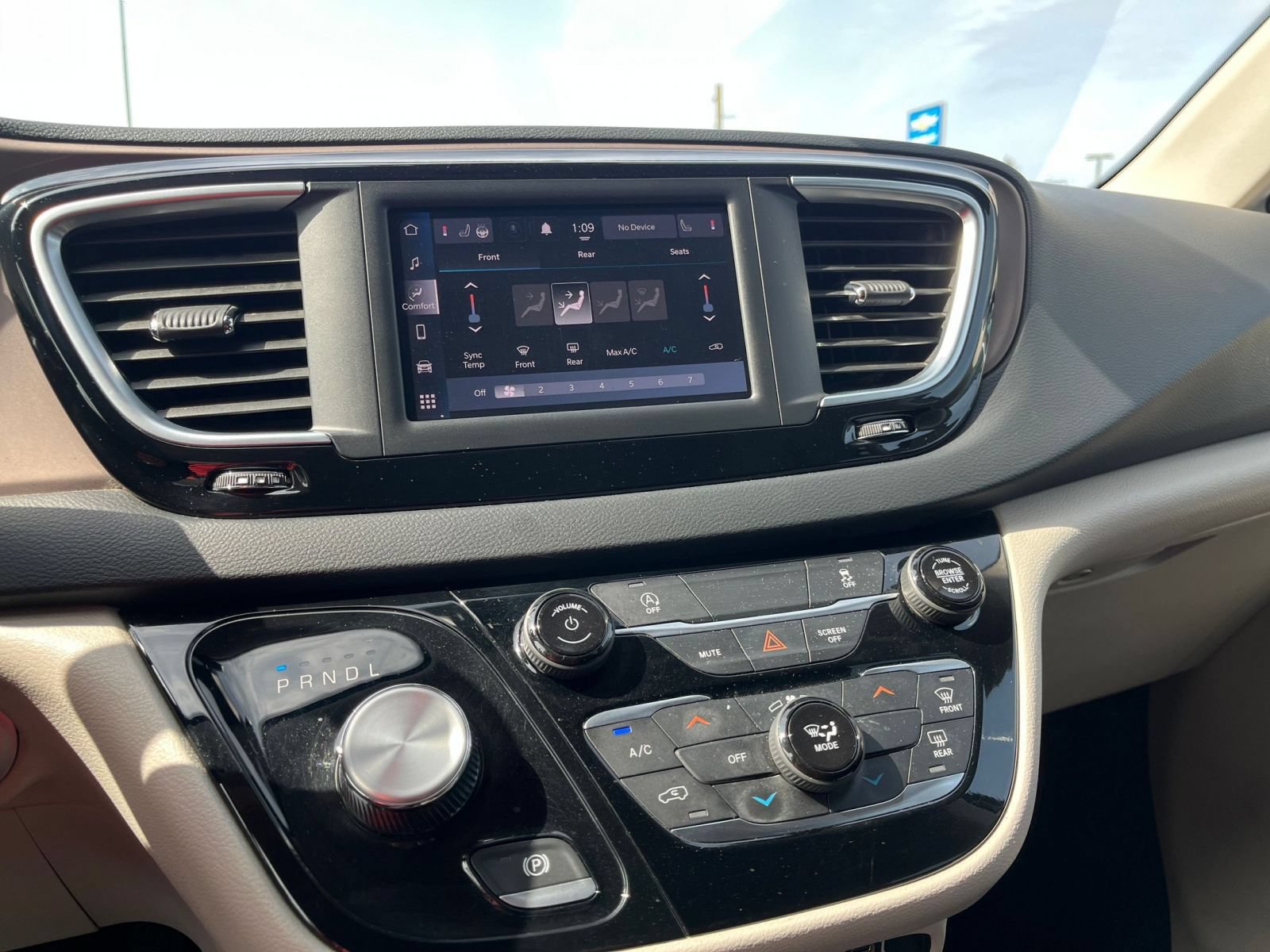 Used 2023 Chrysler Voyager LX FWD image 19