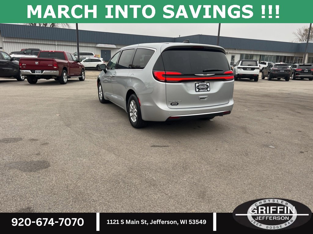 New 2026 Chrysler Pacifica Select image 13