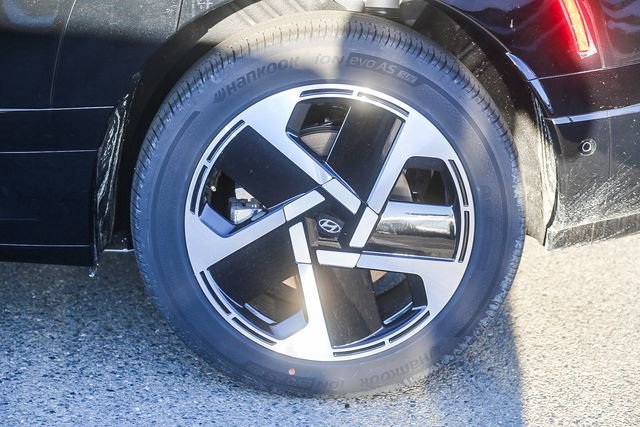 New 2026 Hyundai Ioniq 9 Calligraphy image 12