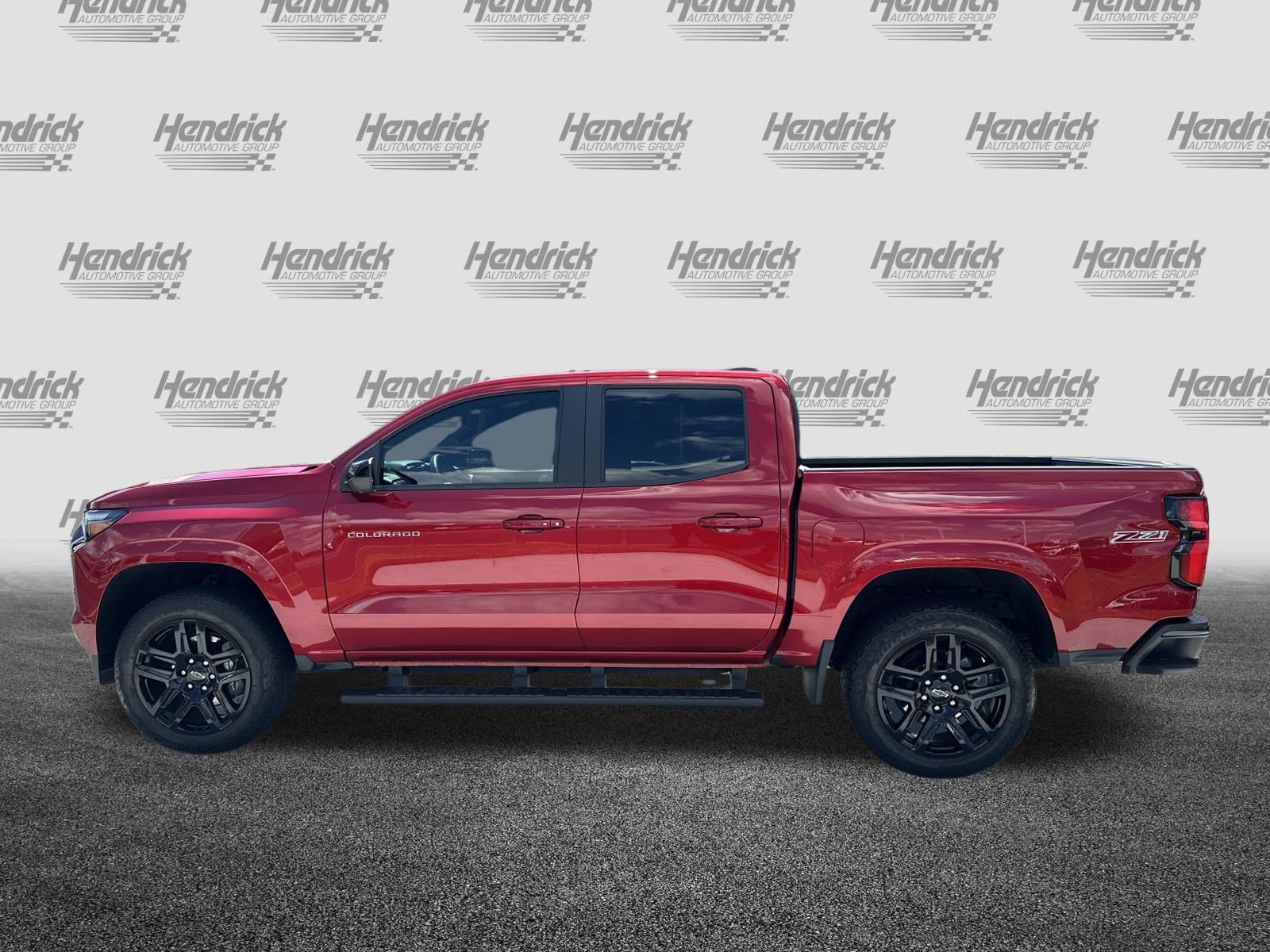 Used 2025 Chevrolet Colorado Z71 w/ Technology Package AWD/4WD image 7
