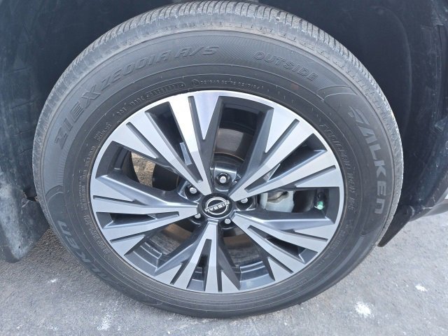 Used 2023 Nissan Rogue SV w/ SV Premium B Package image 9