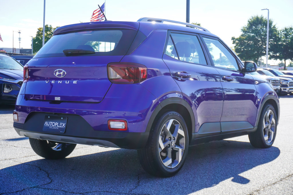 Used 2025 Hyundai Venue Limited FWD image 28