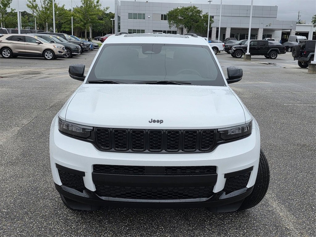 New 2025 Jeep Grand Cherokee L Altitude image 2