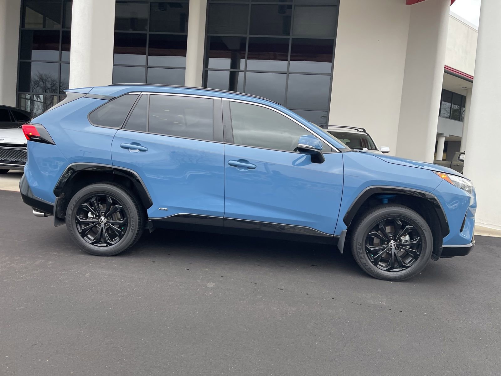 Used 2023 Toyota RAV4 SE image 8