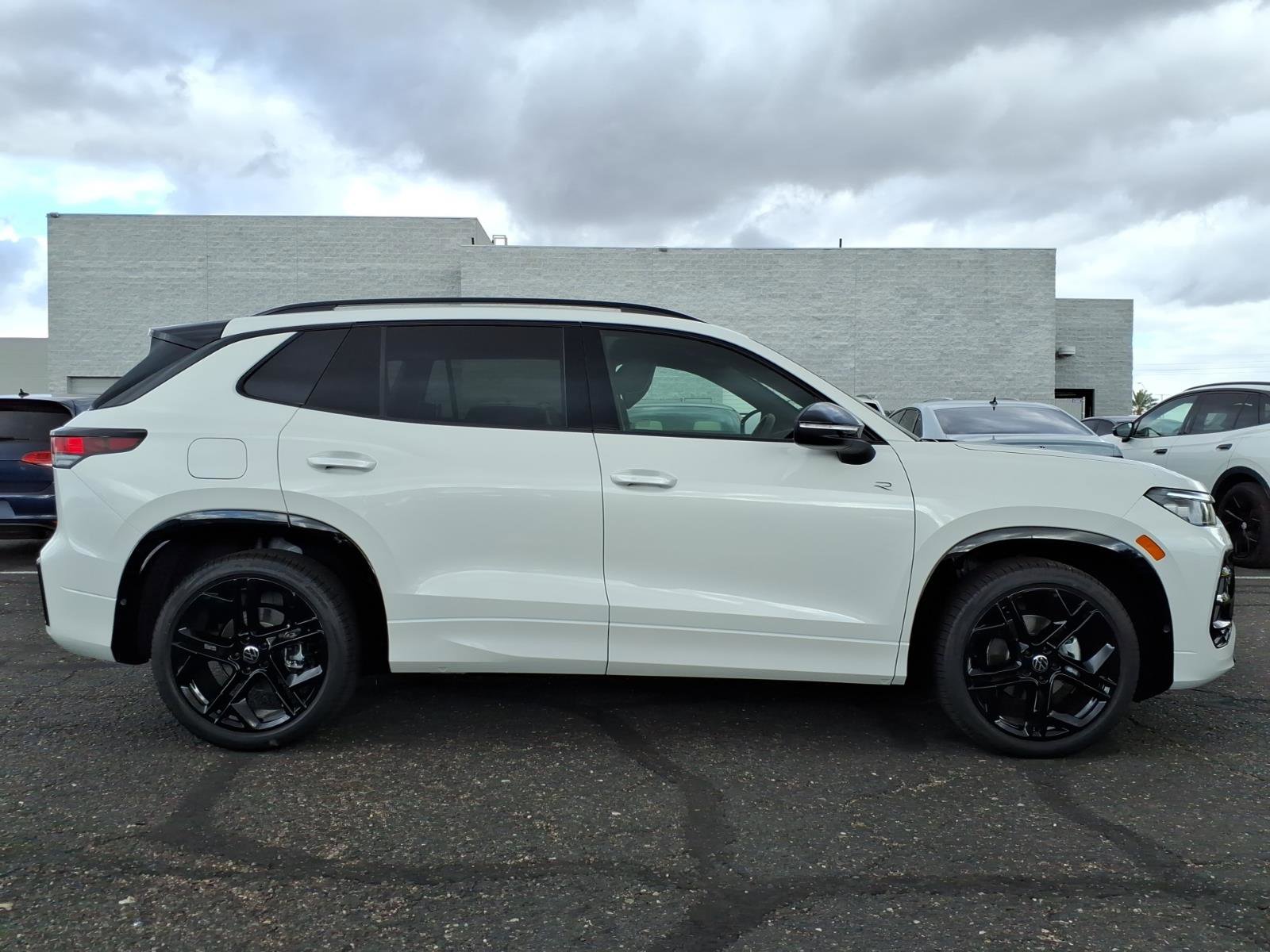 New 2026 Volkswagen Tiguan SE R-Line image 7