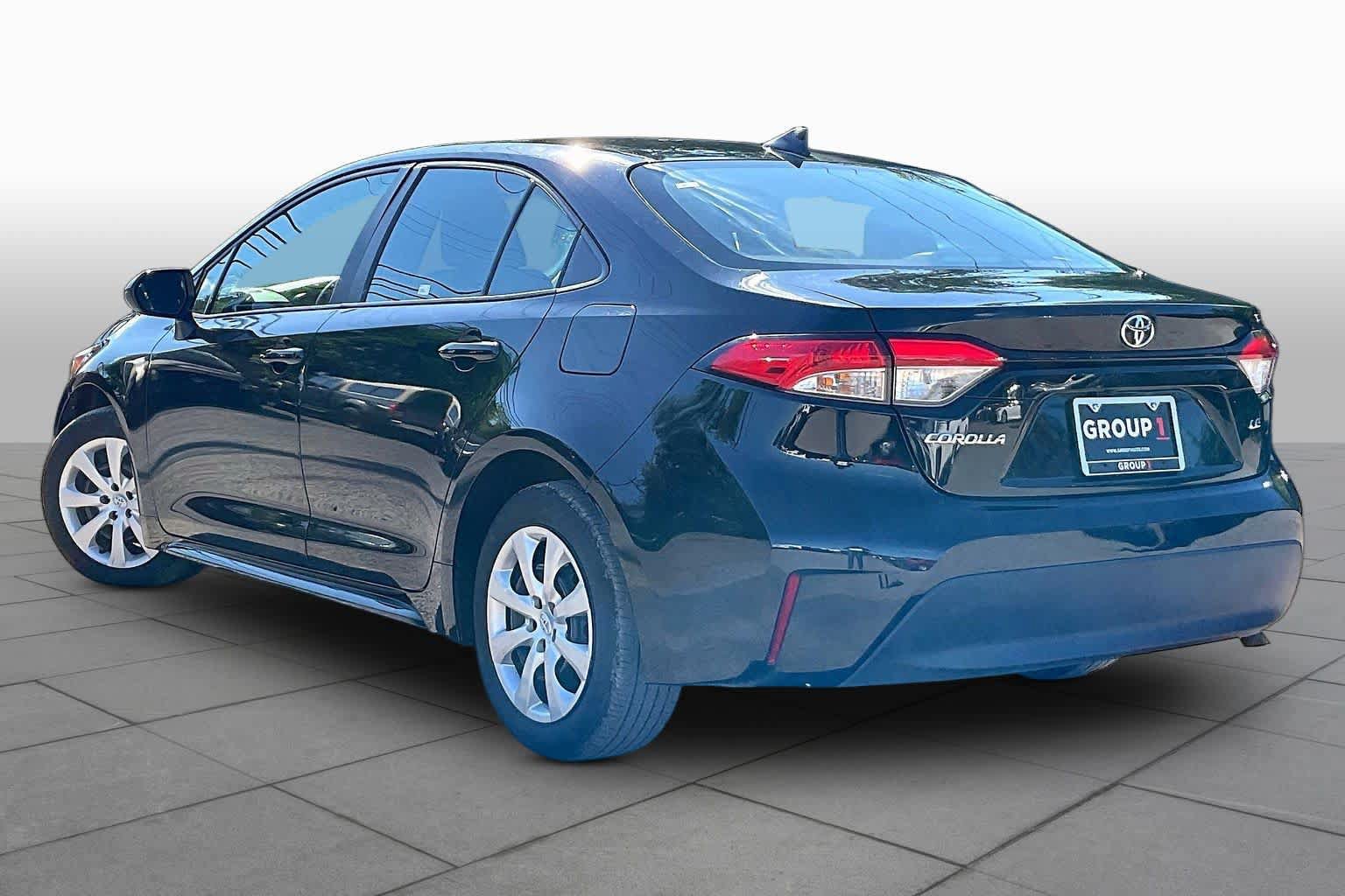 Used 2025 Toyota Corolla LE FWD image 12