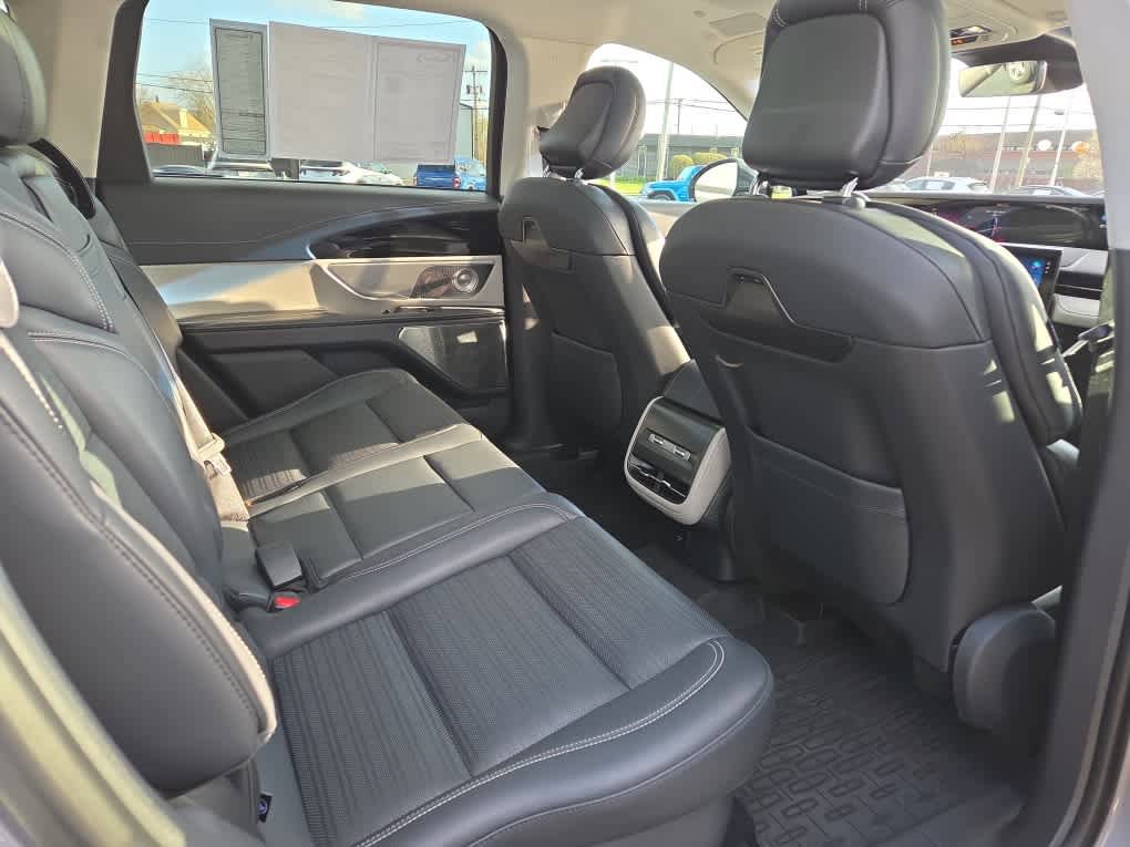 Used 2024 Lincoln Nautilus Reserve w/ Equipment Group 203A AWD/4WD image 12
