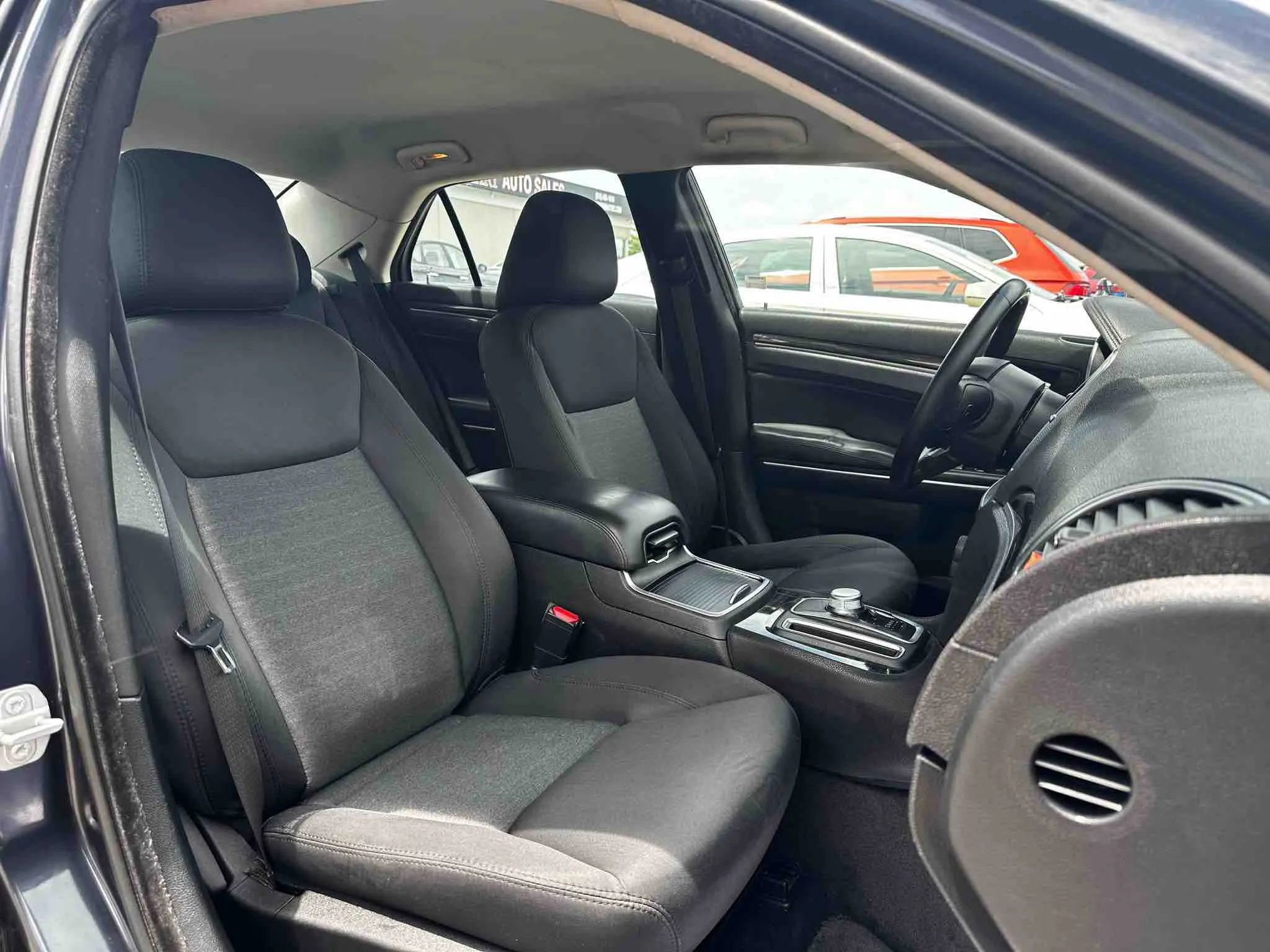 Used 2018 Chrysler 300 Touring w/ Driver Convenience Group image 54