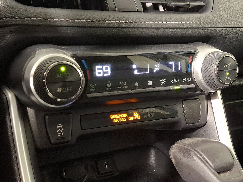 Used 2021 Toyota RAV4 XLE w/ Convenience Package AWD/4WD image 18